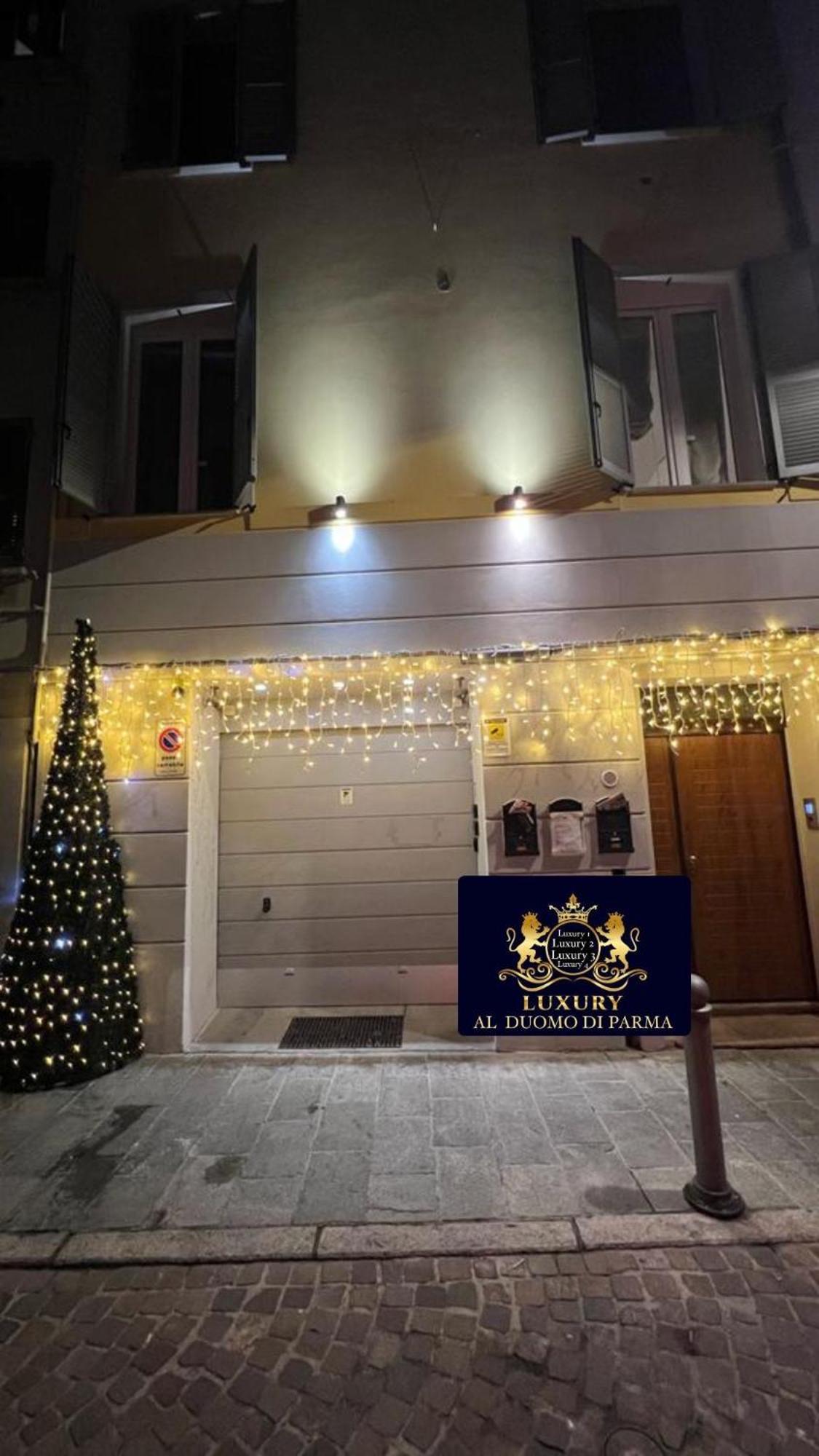 Luxury 4 Al Duomo Di Parma Apartamento Exterior foto